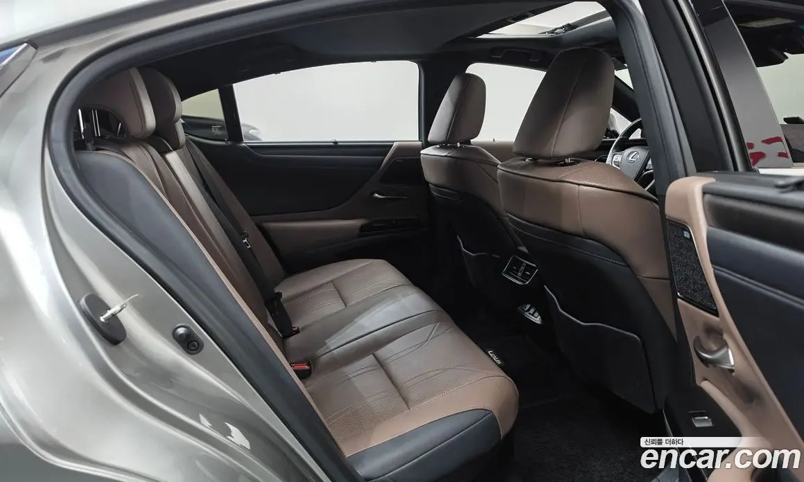 Lexus ES 2024 2.5 АКПП, фото 17
