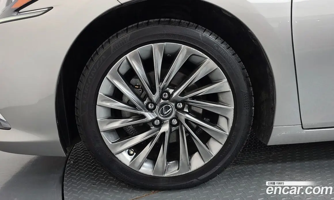 Lexus ES 2024 2.5 АКПП, фото 5