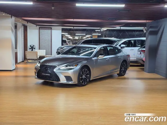 Lexus LS, 2022, 10 100 км