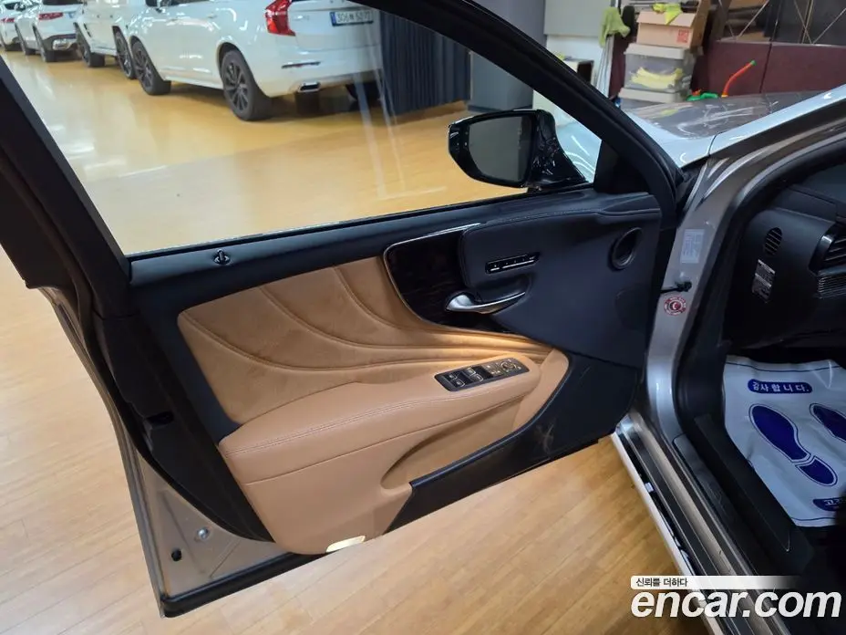 Lexus LS 2022 3.5 вариатор, фото 16 Lexus LS 2022 3.5 вариатор, фото 16
