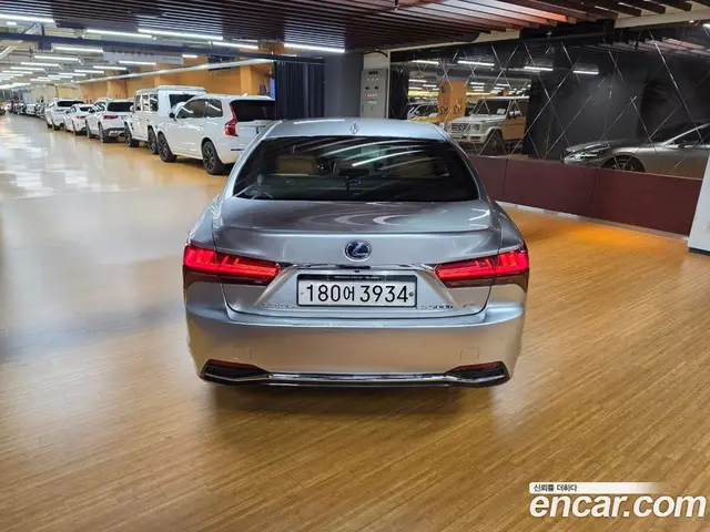 Lexus LS 2022 3.5 вариатор, миниатюра 4 Lexus LS 2022 3.5 вариатор, миниатюра 4