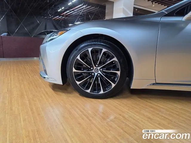 Lexus LS 2022 3.5 вариатор, миниатюра 5 Lexus LS 2022 3.5 вариатор, миниатюра 5