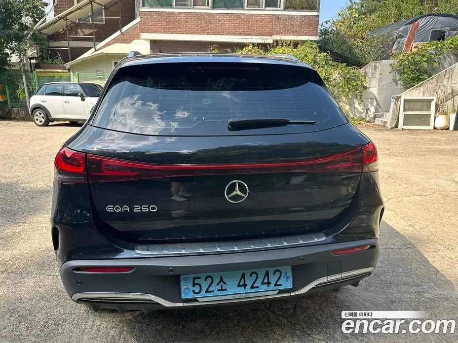 Mercedes-Benz EQA 2023 2.0 АКПП, фото 3