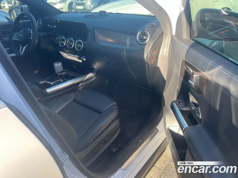 Mercedes-Benz GLA-Class 2021 2.0 АКПП, фото 15