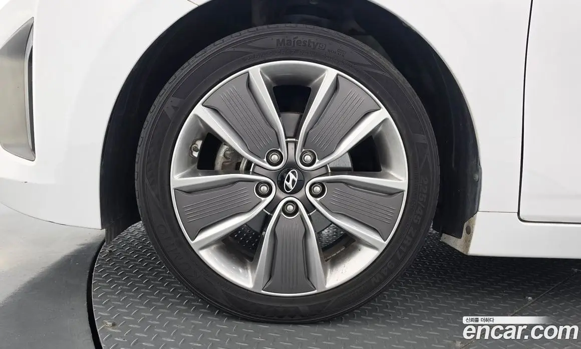 Hyundai Ioniq 2016 1.6 АКПП, фото 5