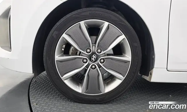 Hyundai Ioniq 2016 1.6 АКПП, миниатюра 5