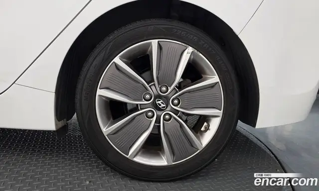 Hyundai Ioniq 2016 1.6 АКПП, миниатюра 7