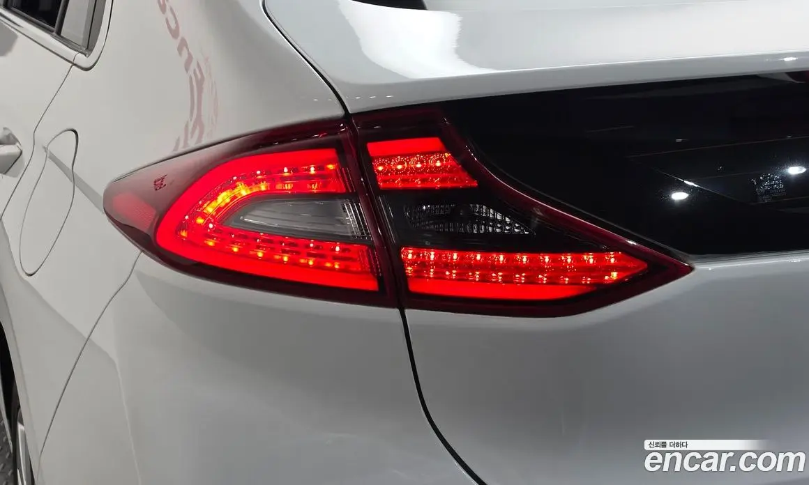 Hyundai Ioniq 2016 1.6 АКПП, фото 9