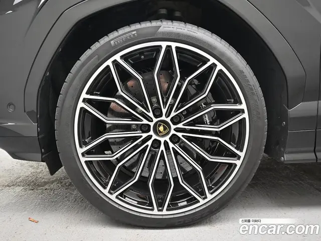Lamborghini Urus 2025 4.0 АКПП, миниатюра 5 Lamborghini Urus 2025 4.0 АКПП, миниатюра 5