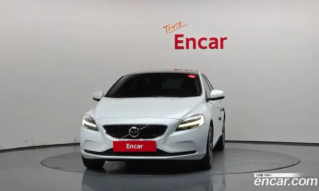 Volvo V40 2017 2.0 АКПП, миниатюра 3