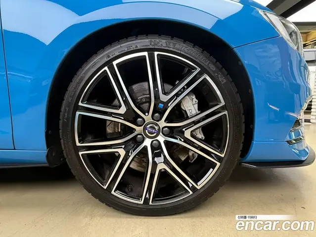 Volvo V60 2018 2.0 АКПП, миниатюра 5 Volvo V60 2018 2.0 АКПП, миниатюра 5