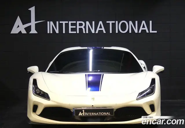 Ferrari F8, 2021, 6 000 км