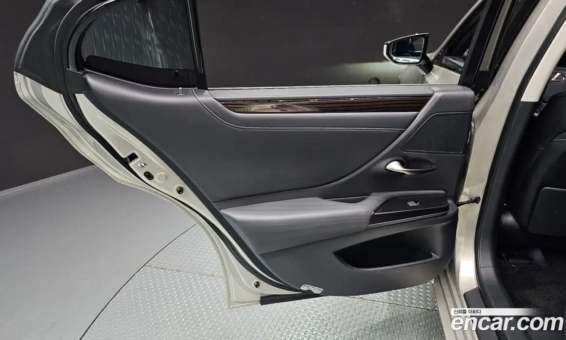 Lexus ES 2018 2.5 АКПП, фото 15