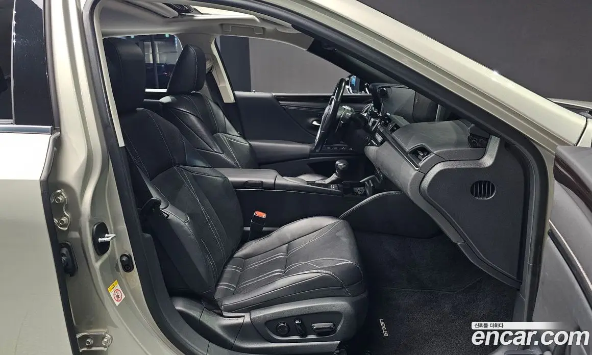 Lexus ES 2018 2.5 АКПП, фото 18