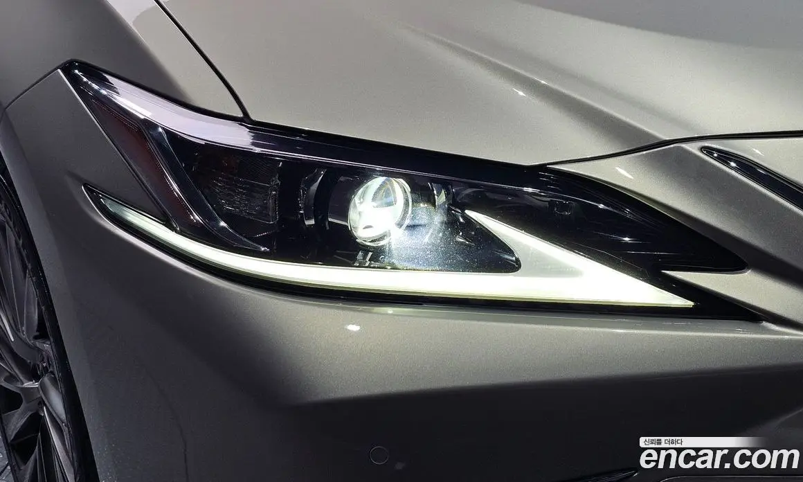 Lexus ES 2018 2.5 АКПП, фото 8