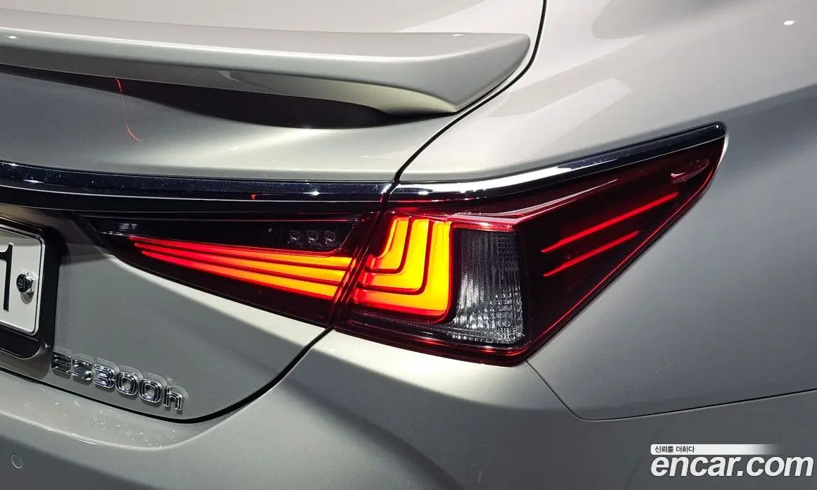 Lexus ES 2018 2.5 АКПП, фото 9