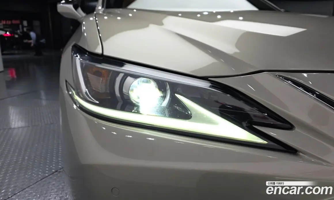 Lexus ES 2019 2.5 АКПП, фото 7