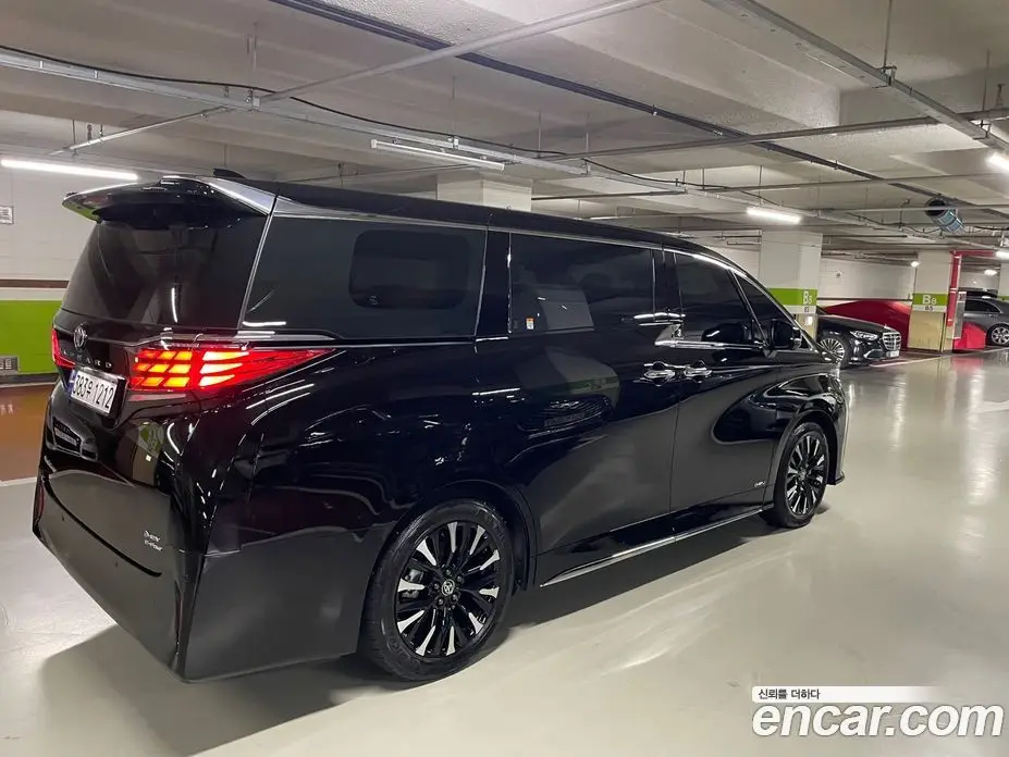 Toyota Alphard 2024 2.5 вариатор, фото 3