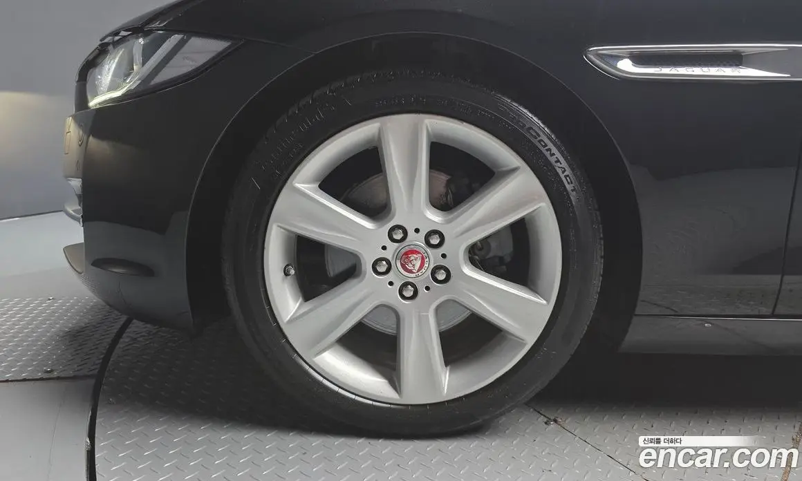 Jaguar XE 2016 2.0 АКПП, фото 5