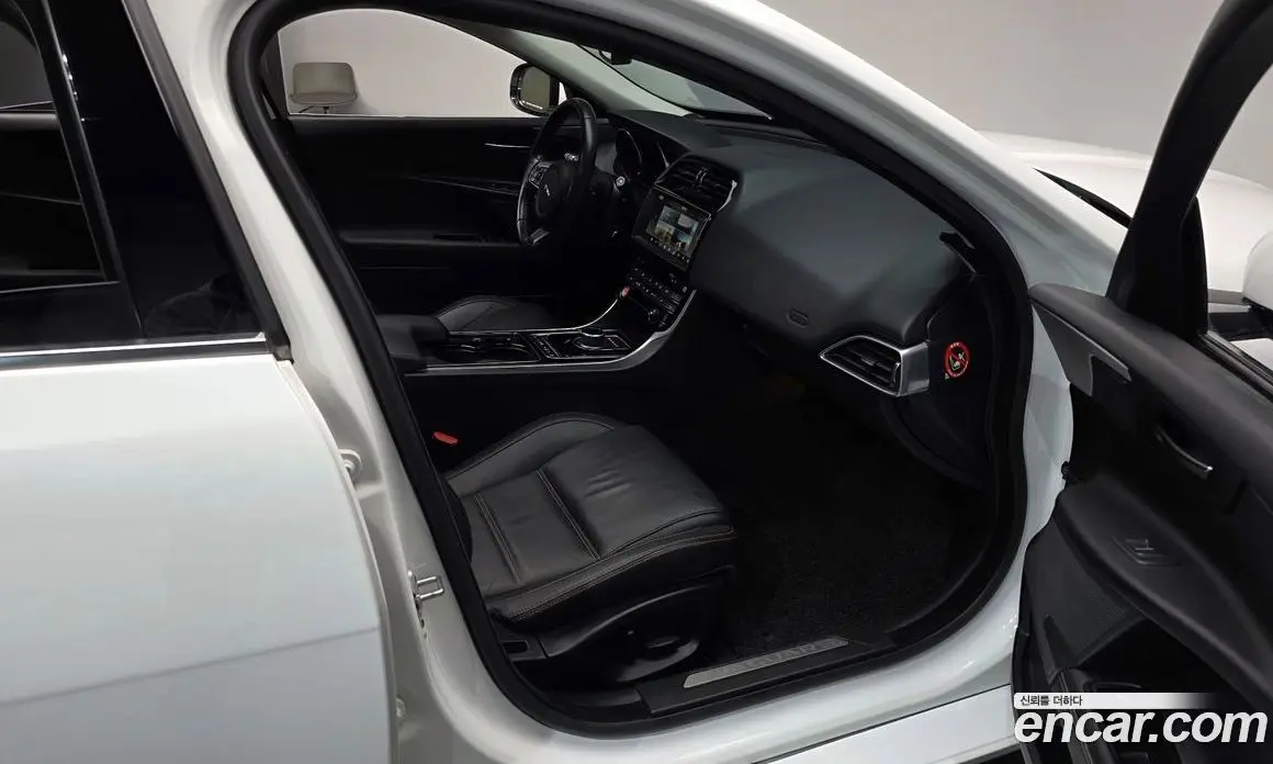 Jaguar XE 2016 2.0 АКПП, фото 11