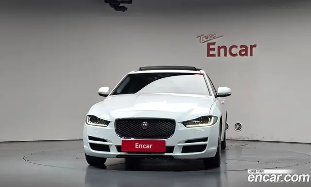 Jaguar XE 2016 2.0 АКПП, миниатюра 3