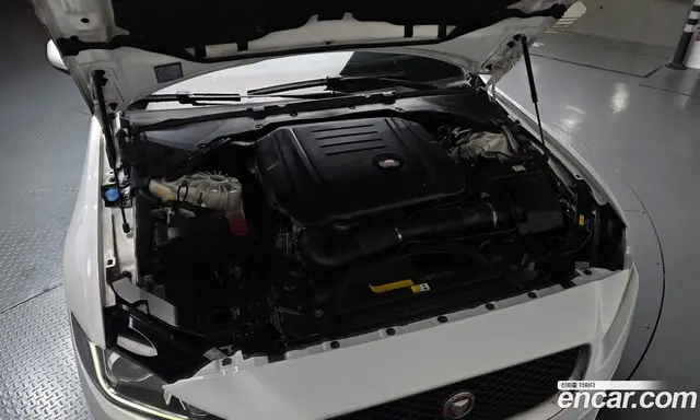 Jaguar XE 2016 2.0 АКПП, миниатюра 6
