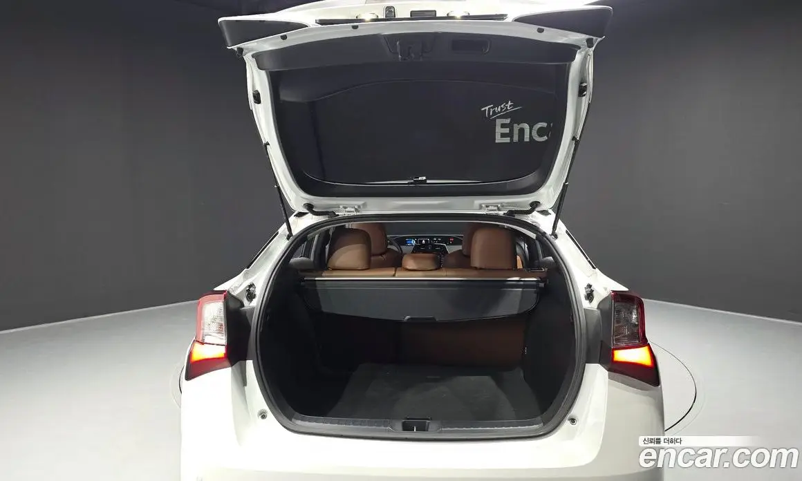 Toyota Prius 2021 1.8 АКПП, фото 20