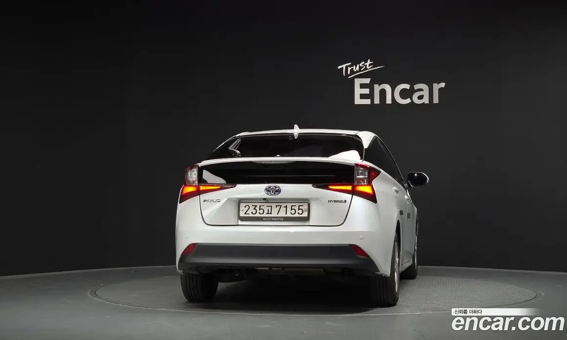 Toyota Prius 2021 1.8 АКПП, фото 4