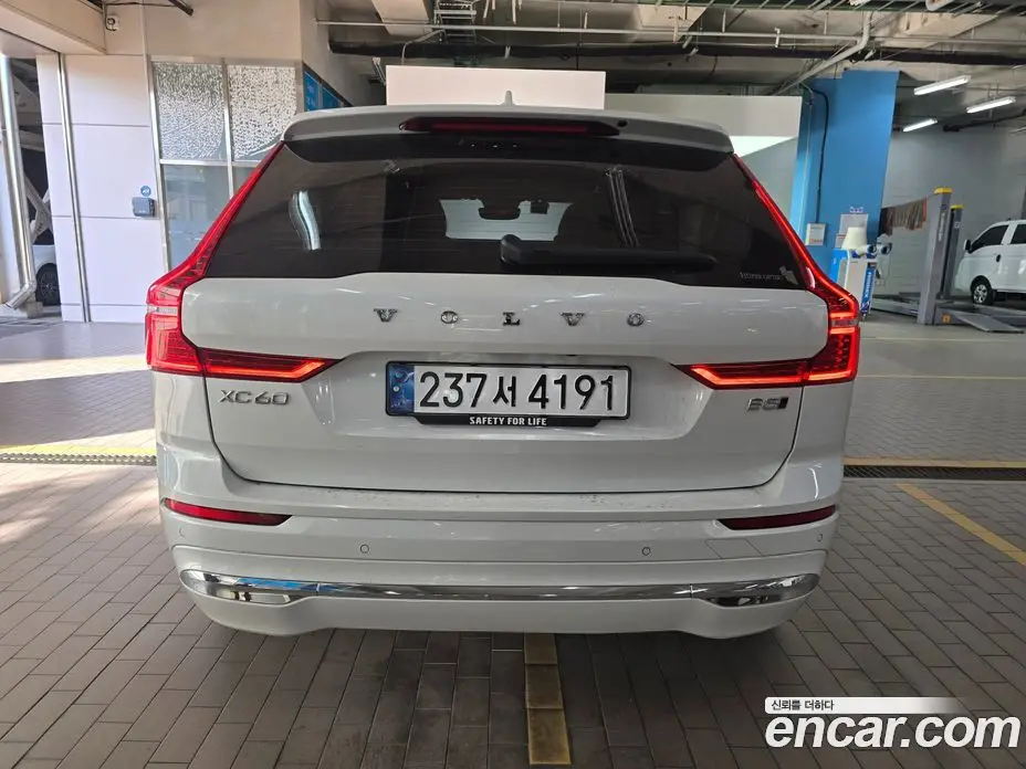 Volvo XC60 2024 2.0 АКПП, фото 3