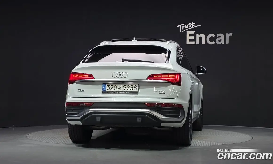Audi Q5 2023 2.0 АКПП, фото 4