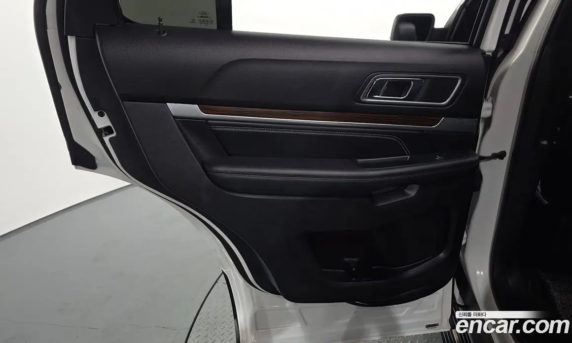 Ford Explorer 2019 2.3 АКПП, фото 15