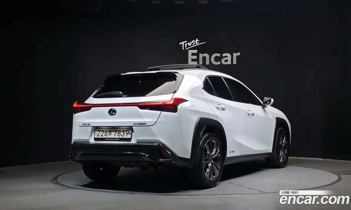 Lexus UX 2021 2.0 АКПП, фото 2 Lexus UX 2021 2.0 АКПП, фото 2