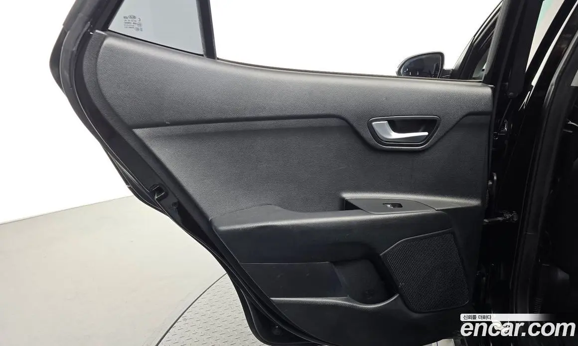 Kia Stonic 2019 1.0 АКПП, фото 15