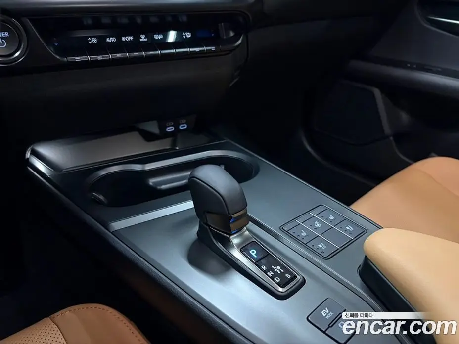 Lexus UX 2026 2.0 вариатор, фото 8 Lexus UX 2026 2.0 вариатор, фото 8