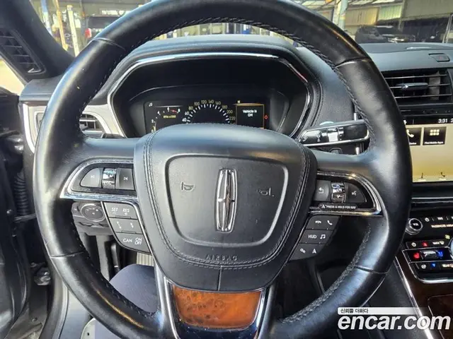 Lincoln Continental 2017 3.0 АКПП, миниатюра 3