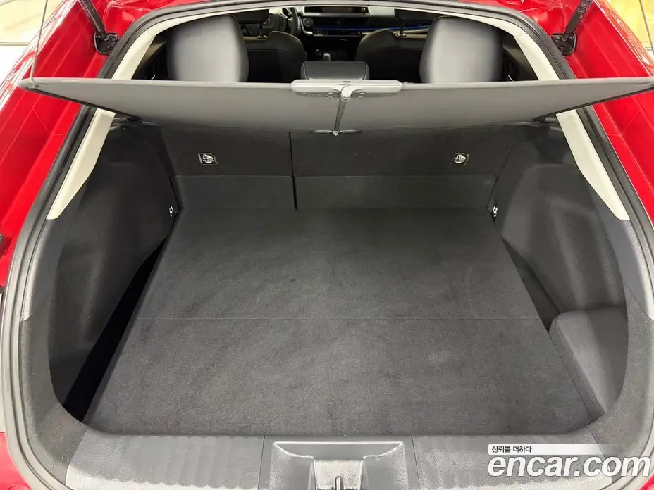 Toyota Prius 2025 2.0 вариатор, фото 17