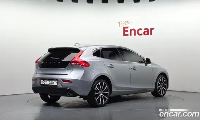 Volvo V40 2017 2.0 АКПП, миниатюра 2