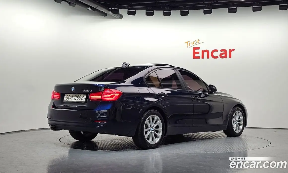 BMW 3 серия 2015 2.0 АКПП, фото 2