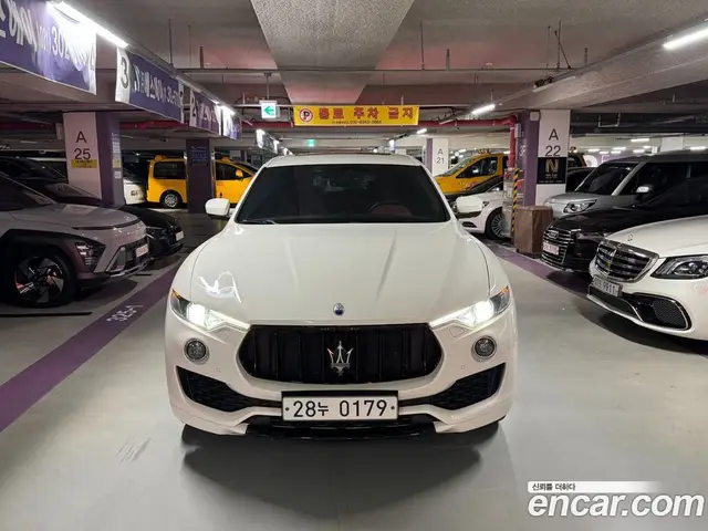 Maserati Levante, 2016, 180 000 км