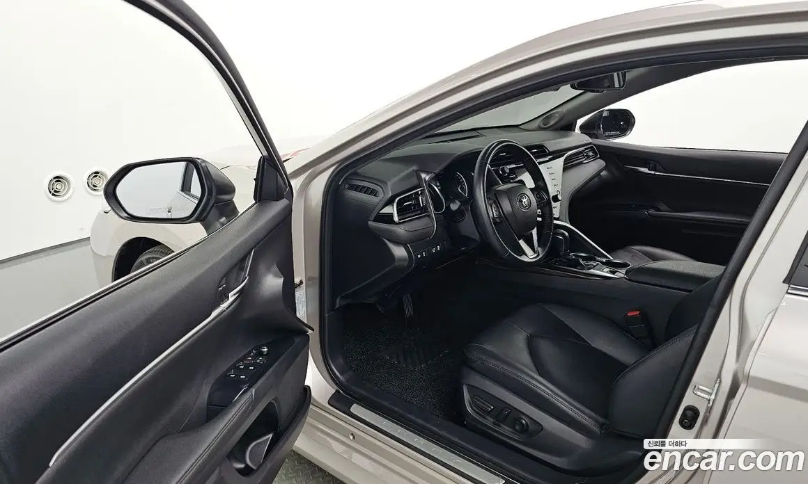 Toyota Camry 2019 2.5 АКПП, фото 12