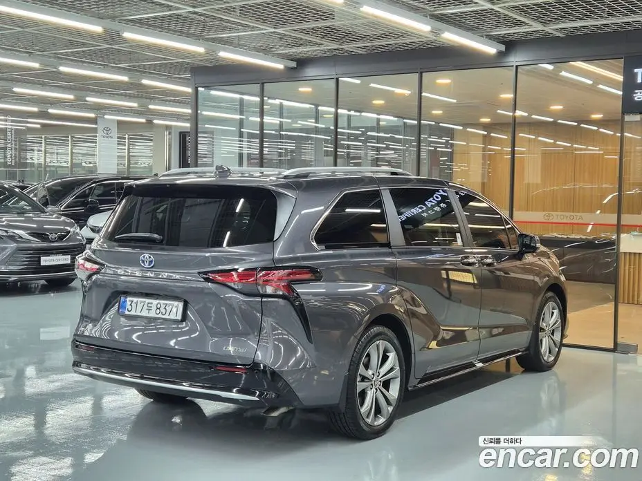 Toyota Sienna 2025 2.5 вариатор, фото 2