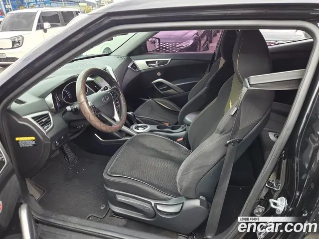 Hyundai Veloster 2016 1.6 АКПП, миниатюра 6 Hyundai Veloster 2016 1.6 АКПП, миниатюра 6