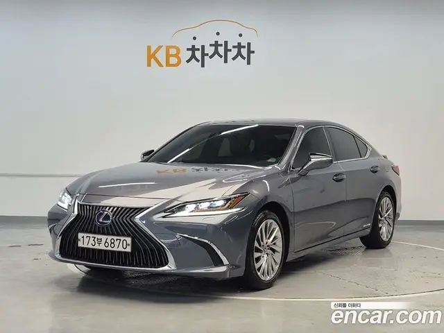 Lexus ES, 2021, 70 000 км Lexus ES, 2021, 70 000 км