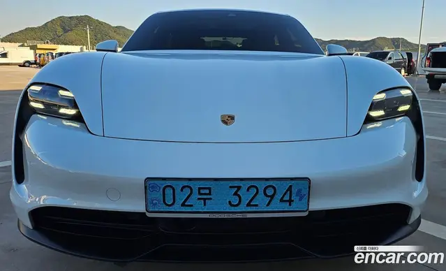 Porsche Taycan, 2023, 29 600 км