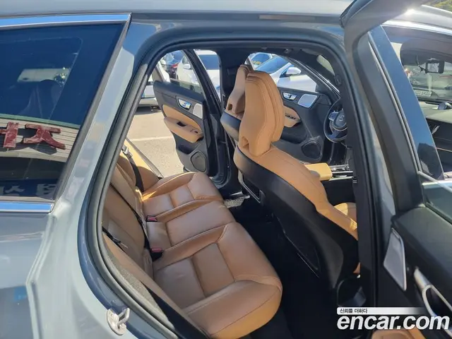 Volvo XC60 2022 2.0 АКПП, миниатюра 12