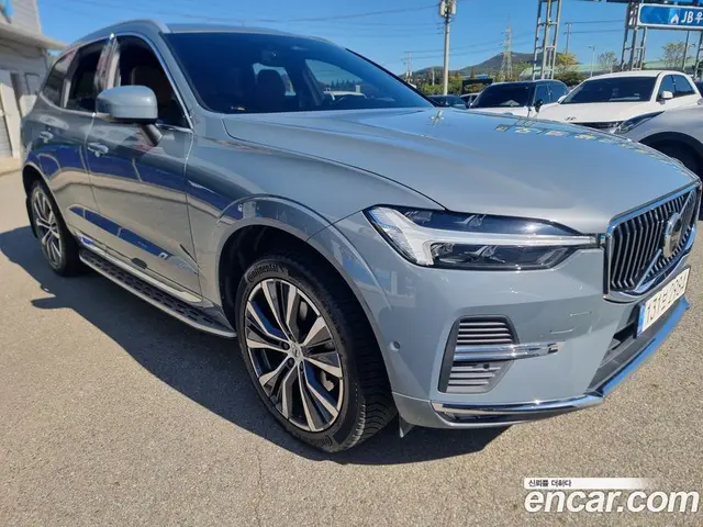 Volvo XC60 2022 2.0 АКПП, миниатюра 3