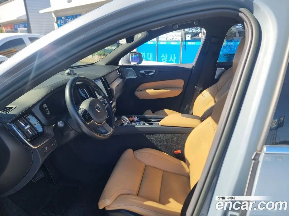 Volvo XC60 2022 2.0 АКПП, фото 9