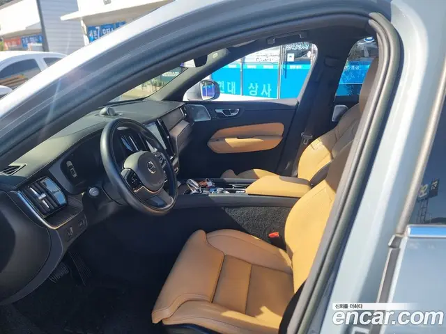 Volvo XC60 2022 2.0 АКПП, миниатюра 9