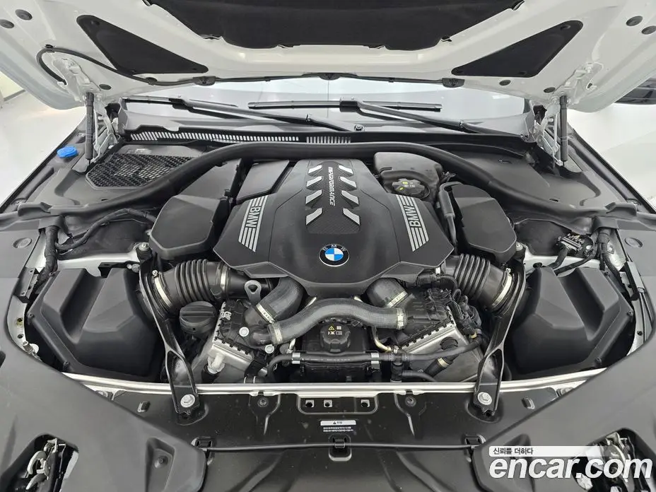 BMW 8 серия 2025 4.4 АКПП, фото 18