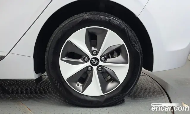 Hyundai Ioniq 2017 АКПП, миниатюра 7 Hyundai Ioniq 2017 АКПП, миниатюра 7